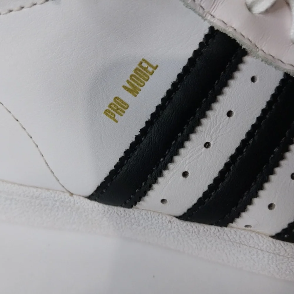 ADIDAS Pro Model Men's Size 5.5 White and Black High-Top Sneakers